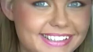 লাল চুত্তয়ালা লোক মেয়ে অপেশাদার একটি বাংলা চুদাচুদি লোক দেখাচ্ছে তাকে তার যৌনতা